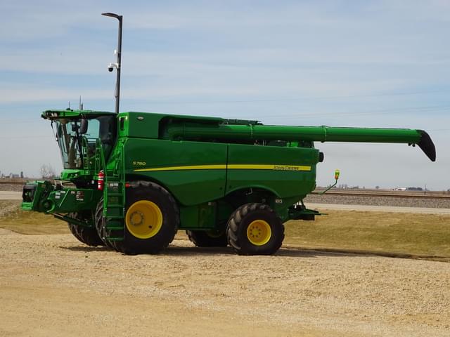 Image of John Deere S780 equipment image 4