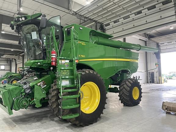 Image of John Deere S780 equipment image 1