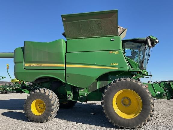 Image of John Deere S780 equipment image 1