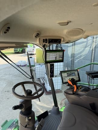 Image of John Deere S780 equipment image 1