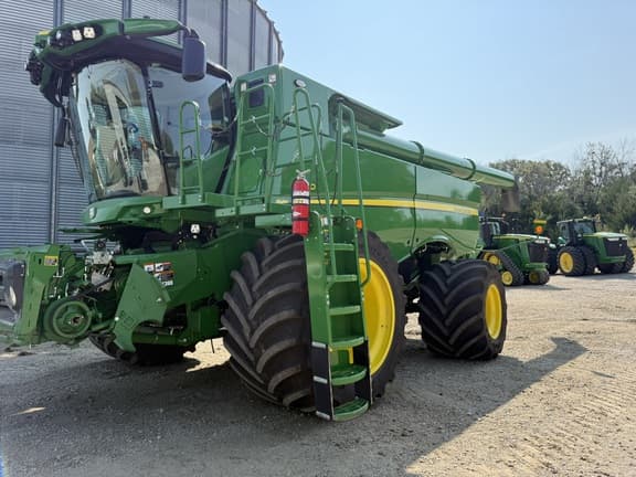 Image of John Deere S780 equipment image 1