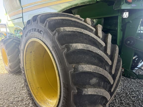 Image of John Deere S780 equipment image 1