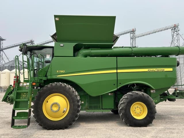 Image of John Deere S780 equipment image 2