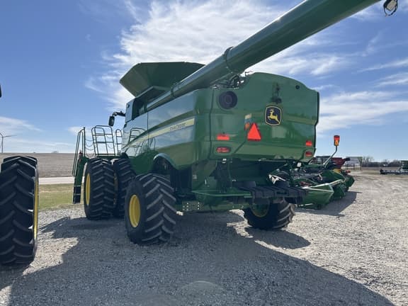 Image of John Deere S780 equipment image 2