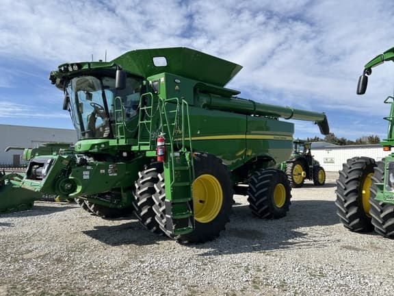 Image of John Deere S780 equipment image 1