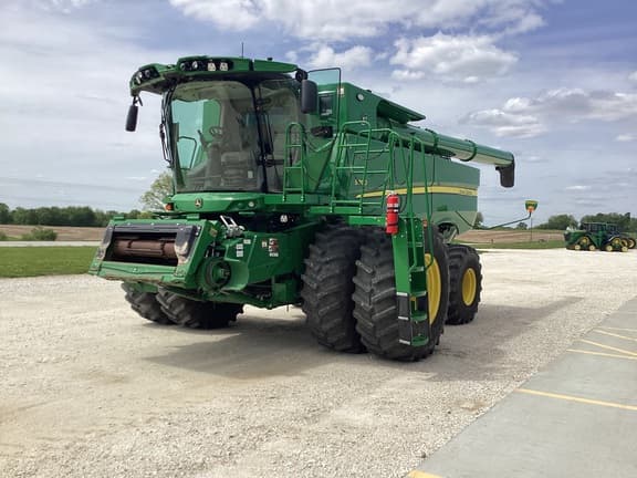 Image of John Deere S780 equipment image 2