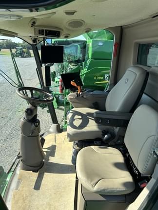 Image of John Deere S780 equipment image 2