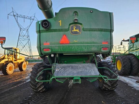 Image of John Deere S780 equipment image 4