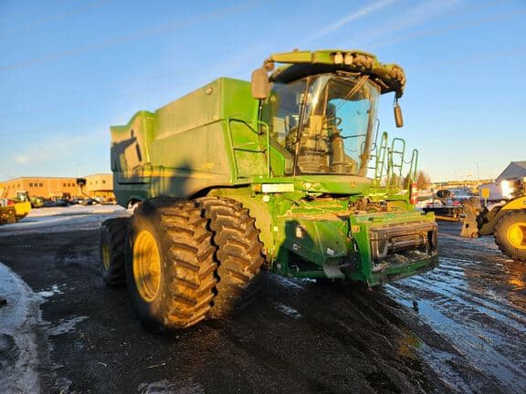 Image of John Deere S780 equipment image 2