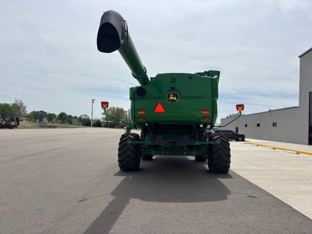 Image of John Deere S780 equipment image 4