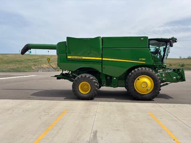 Image of John Deere S780 equipment image 3