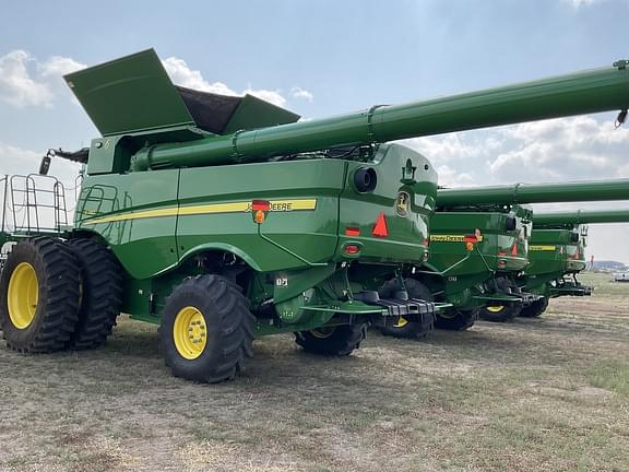 Image of John Deere S780 equipment image 1