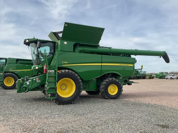 Image of John Deere S780 equipment image 1