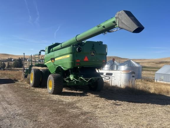 Image of John Deere S780 equipment image 1