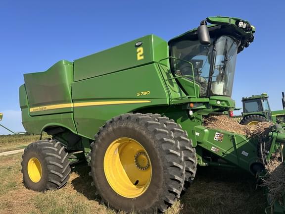 Image of John Deere S780 equipment image 2