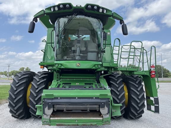 Image of John Deere S780 equipment image 1