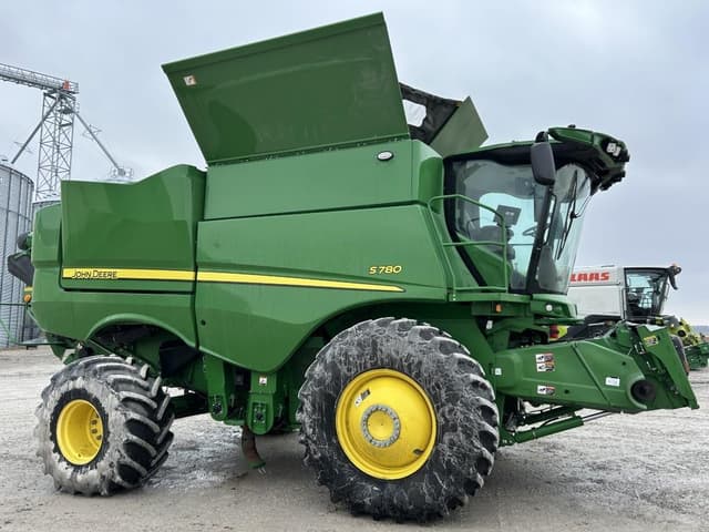 Image of John Deere S780 equipment image 1