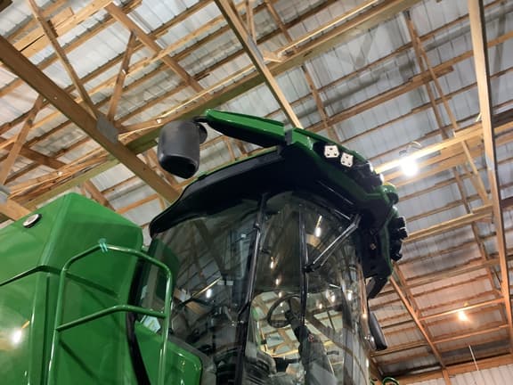 Image of John Deere S780 equipment image 1