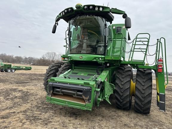 Image of John Deere S780 equipment image 1