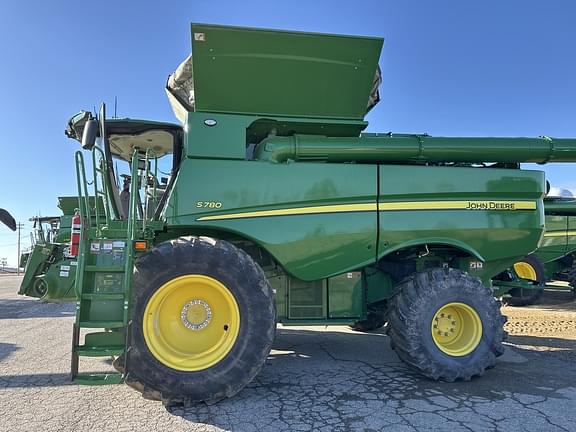 Image of John Deere S780 equipment image 1