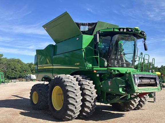 Image of John Deere S780 equipment image 2