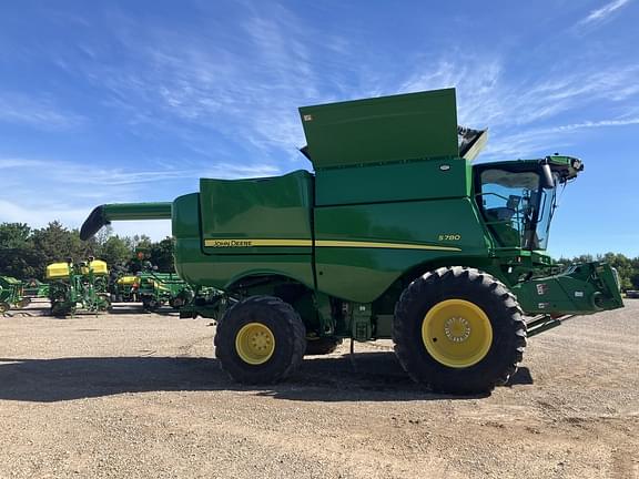 Image of John Deere S780 equipment image 3