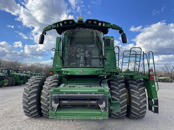 Image of John Deere S780 equipment image 1