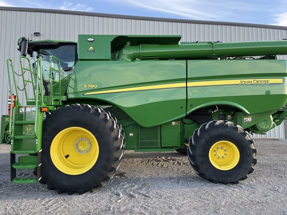 Image of John Deere S780 equipment image 4