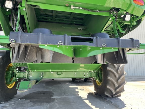 Image of John Deere S780 equipment image 4