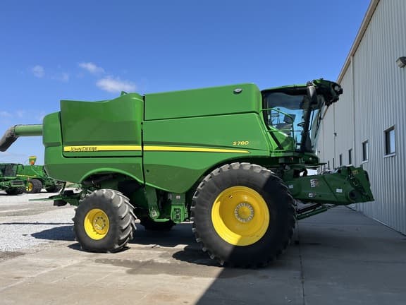 Image of John Deere S780 equipment image 1