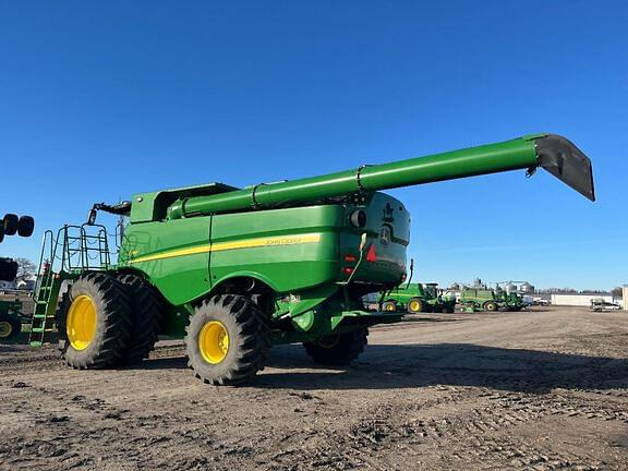 Image of John Deere S780 equipment image 1