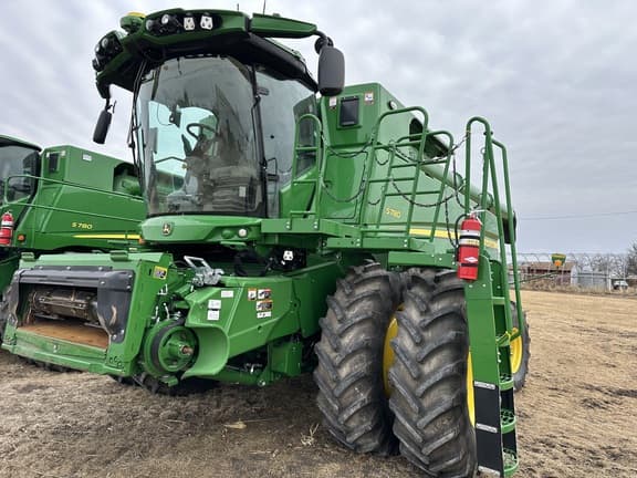 Image of John Deere S780 equipment image 1