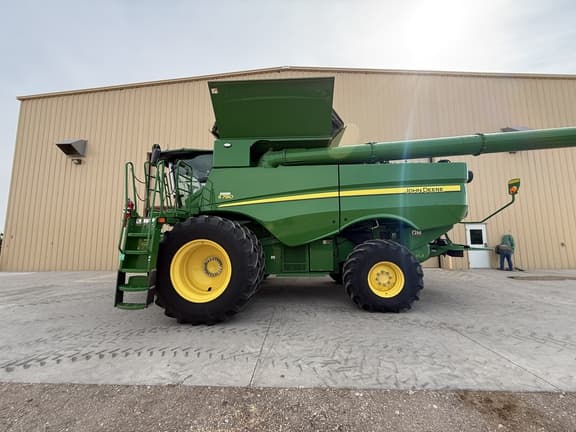 Image of John Deere S780 equipment image 3