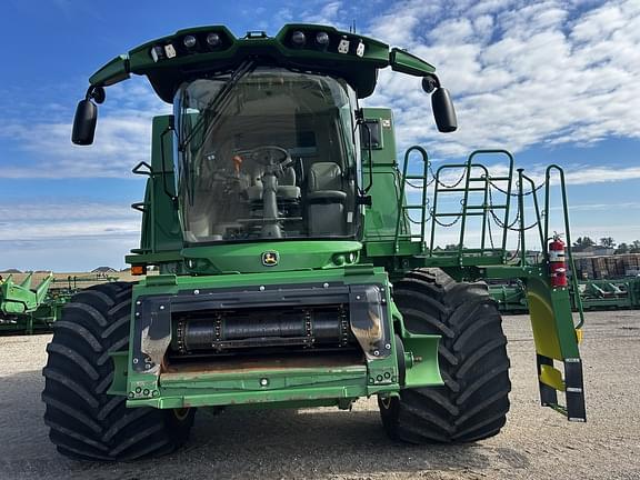 Image of John Deere S780 equipment image 1
