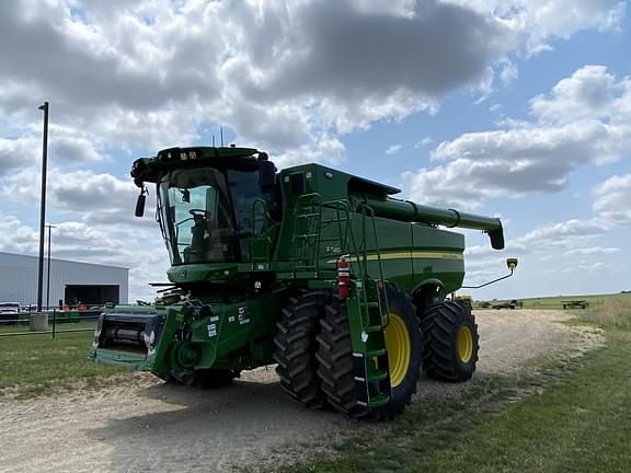 Image of John Deere S780 equipment image 2