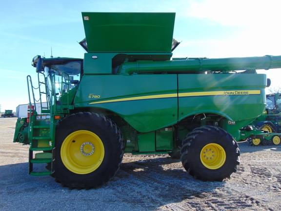 Image of John Deere S780 equipment image 4