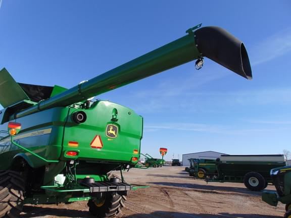 Image of John Deere S780 equipment image 2
