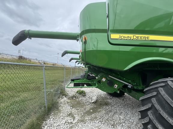 Image of John Deere S780 equipment image 4