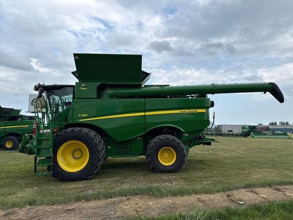 Image of John Deere S780 equipment image 1