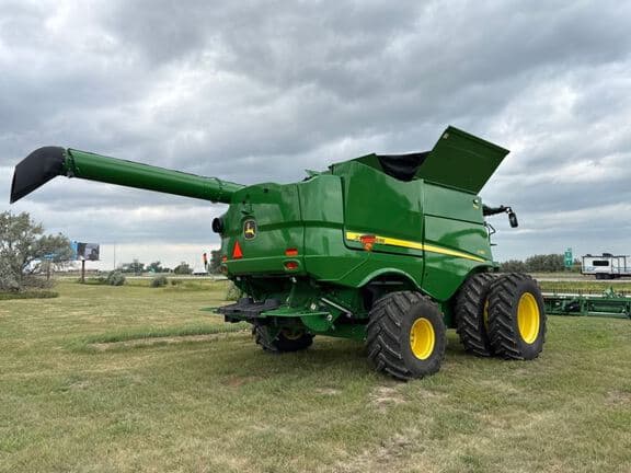 Image of John Deere S780 equipment image 4