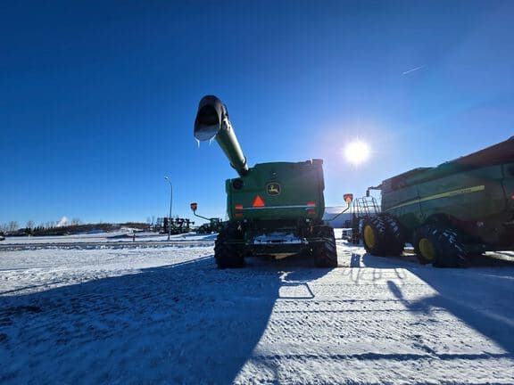 Image of John Deere S780 equipment image 2