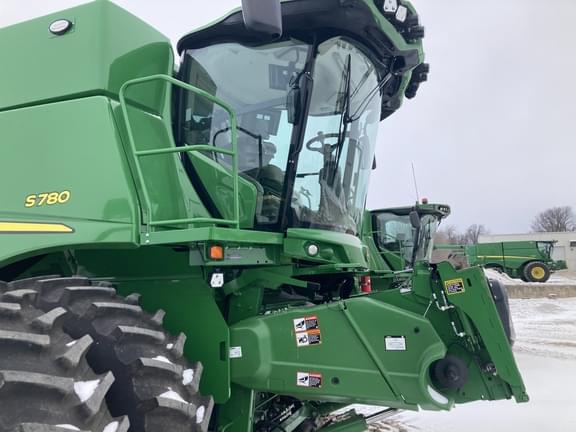 Image of John Deere S780 equipment image 1