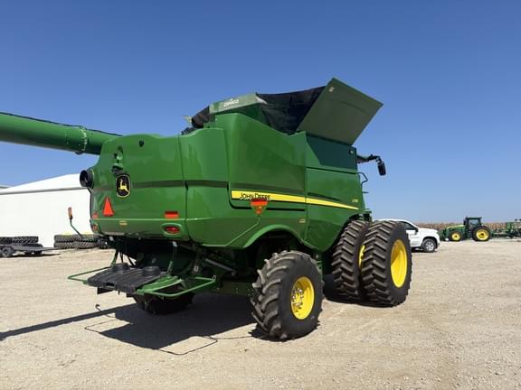 Image of John Deere S780 equipment image 4