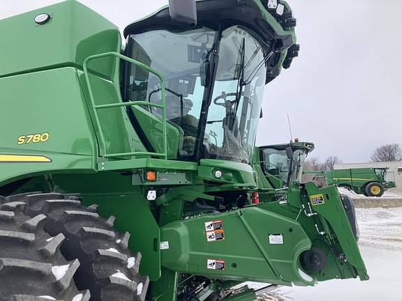 Image of John Deere S780 equipment image 1