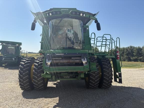 Image of John Deere S780 equipment image 1