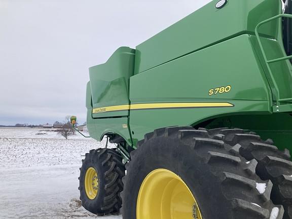 Image of John Deere S780 equipment image 2