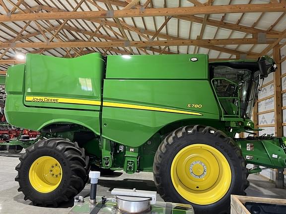 Image of John Deere S780 equipment image 4