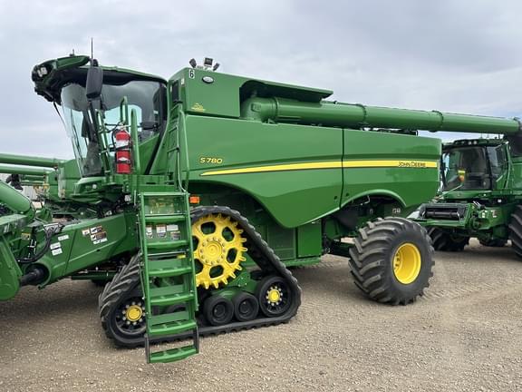 Image of John Deere S780 equipment image 4