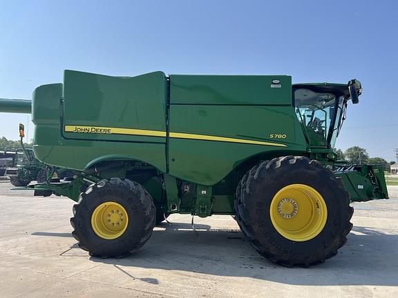 Image of John Deere S780 equipment image 4