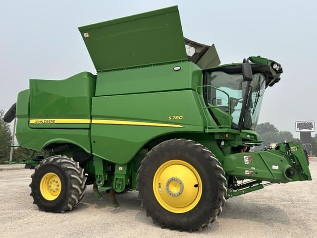 Image of John Deere S780 equipment image 1